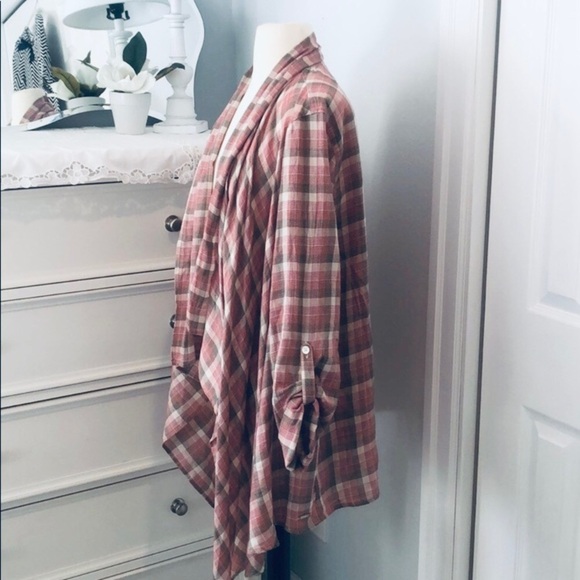 EDDIE BAUER Plaid Open Waterfall Roll-tab Top - Picture 12 of 16